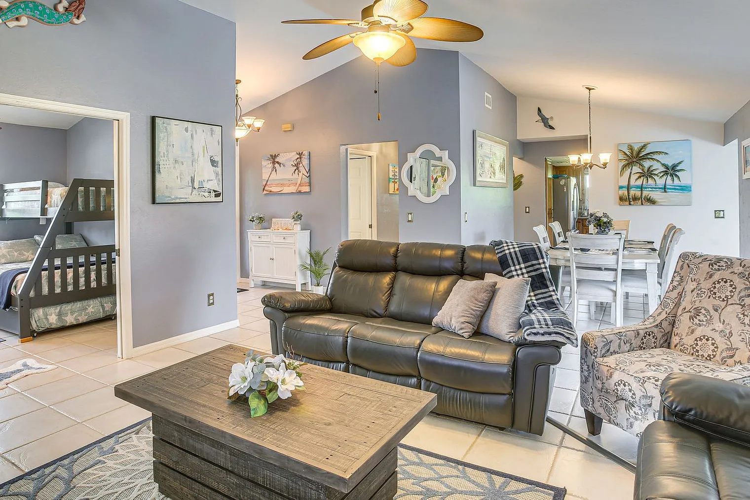 3 bed, 2.0 bath, 1689 sqft, $7,522 — Photo 3