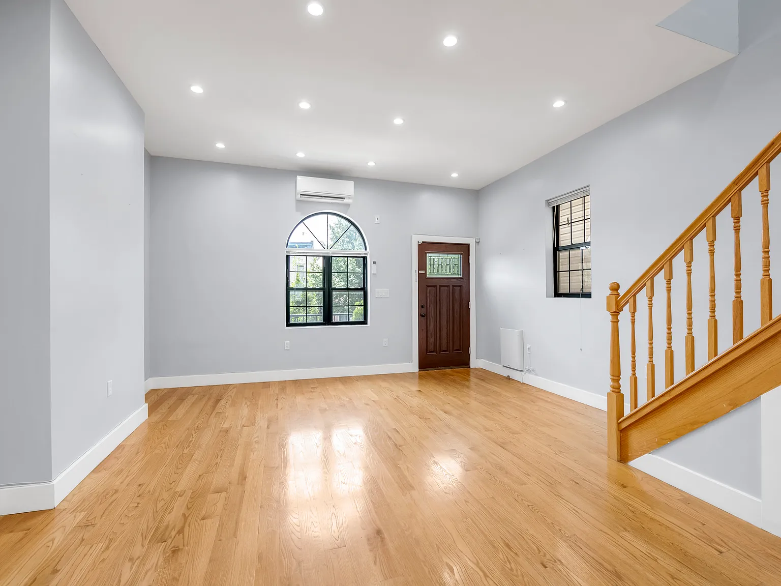 19A Louis Place — Photo 2