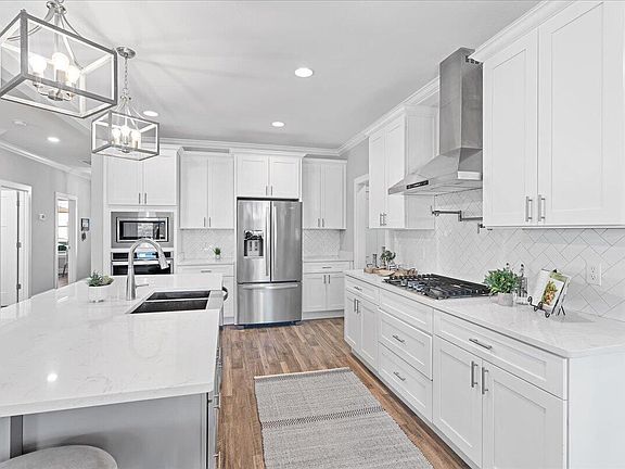 4th image of 8300 Skybrook Dr