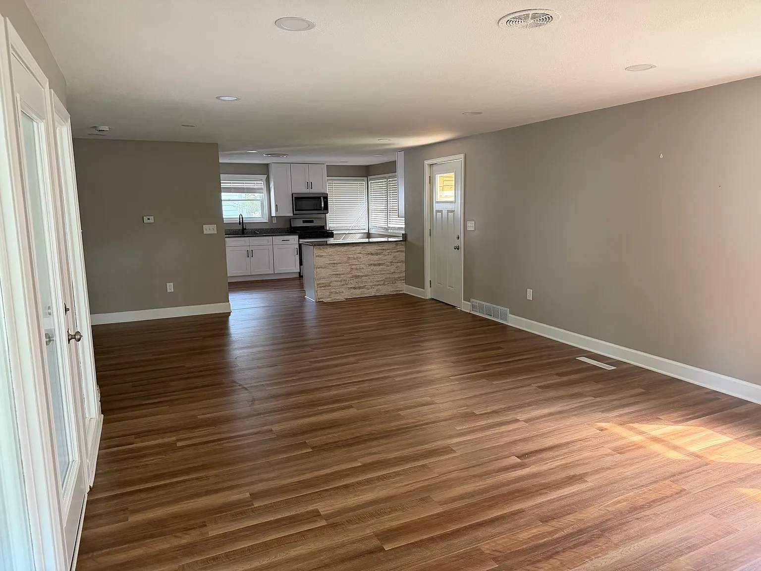 3 bed, 1400 sqft, $1,800 — Photo 3