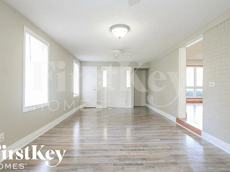 6605 W 14th St — Photo 6