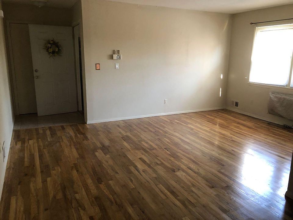 2nd image of 72 Draper Pl #2