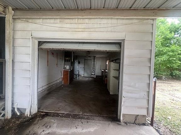 5th image of 920 W Grand Ave
