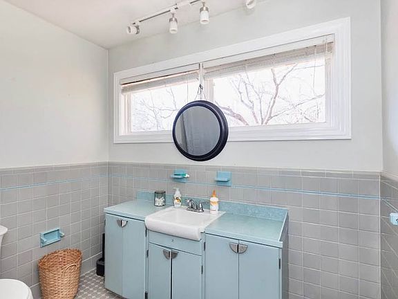 5th image of 1030 Dooley Dr #1
