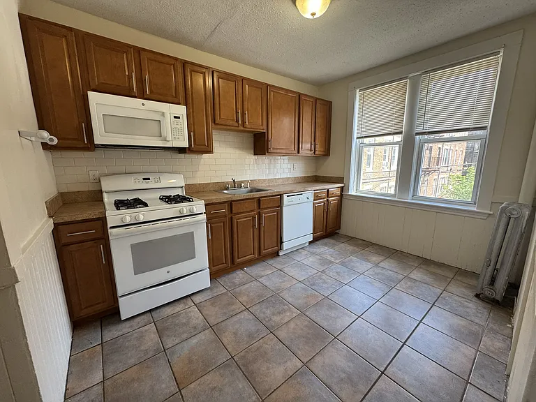520 Cambridge St #5 — Photo 3