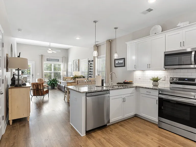 1022 Emery Bay Cir — Photo 4