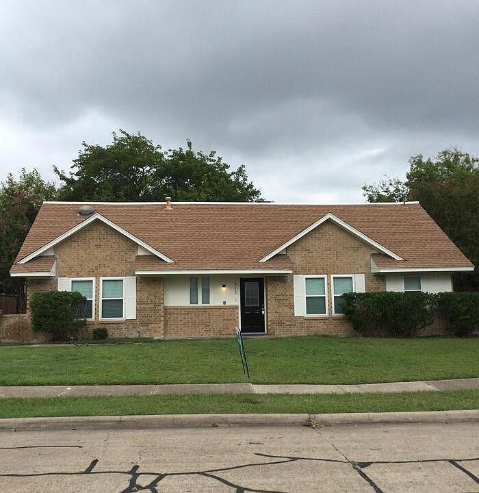 1st image of 517 Caravaca Dr