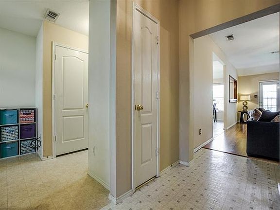 4th image of 7439 Saddleridge Dr