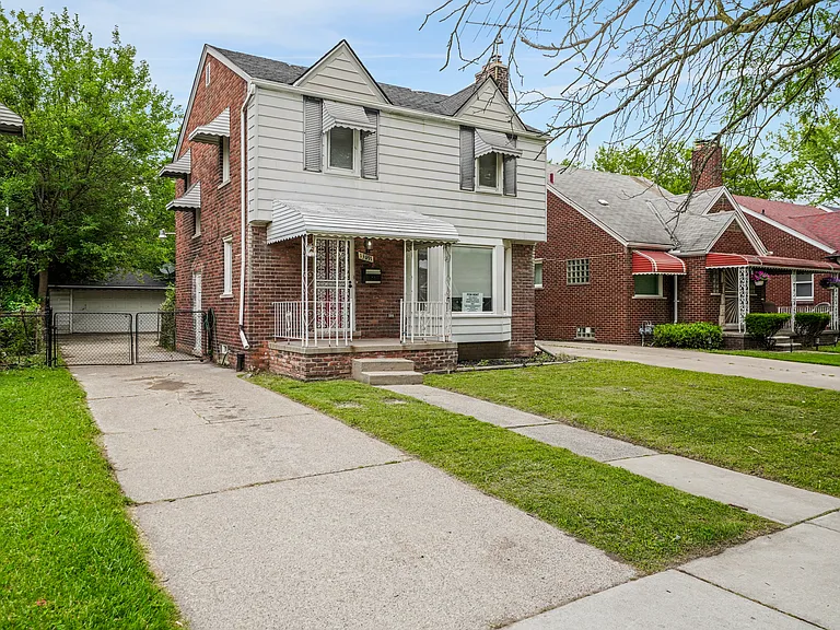 13891 Fairmount Dr — Photo 2
