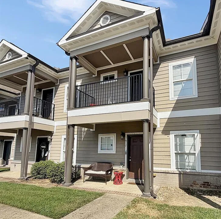 917 Homewood Dr #3