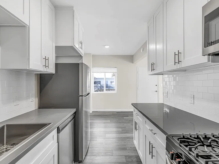 Courtyard Apartments at La Pat Place — Photo 12