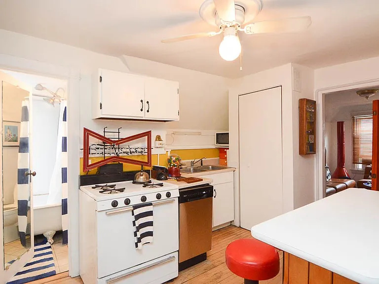 1721 W Nelson St #3 — Photo 2