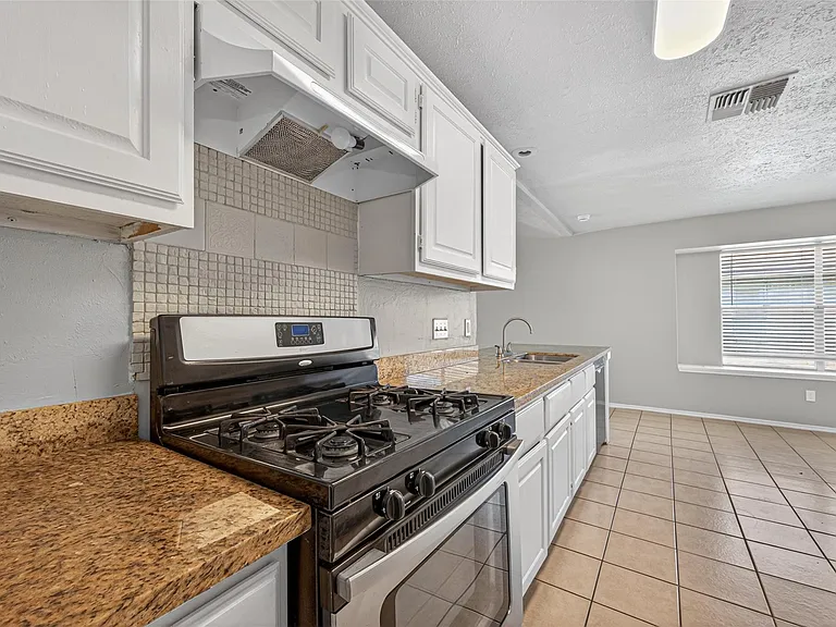 2310 Woodwind Dr — Photo 22