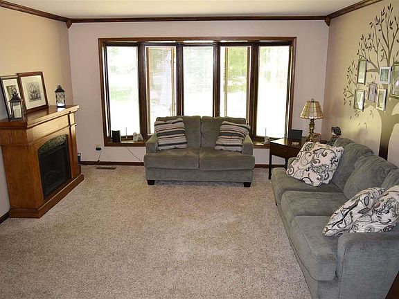 5th image of 3794 E Shore Dr