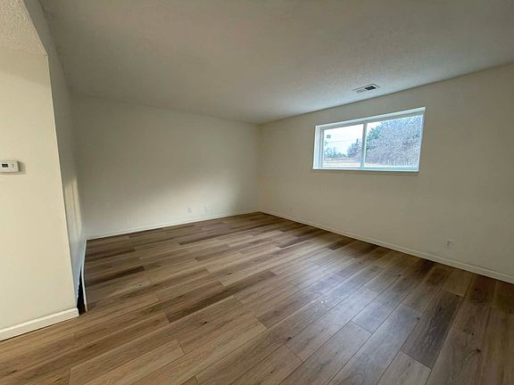 5th image of 1920 W Towanda Ave APT 19