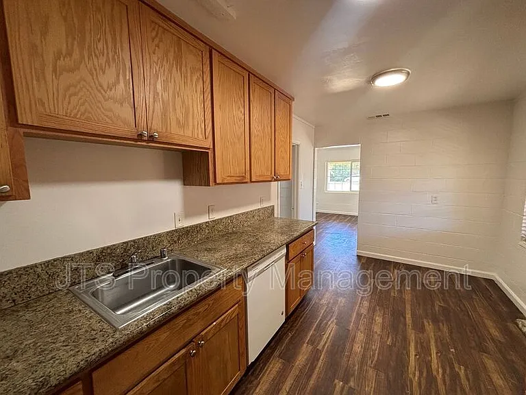 5912 21st Ave — Photo 5