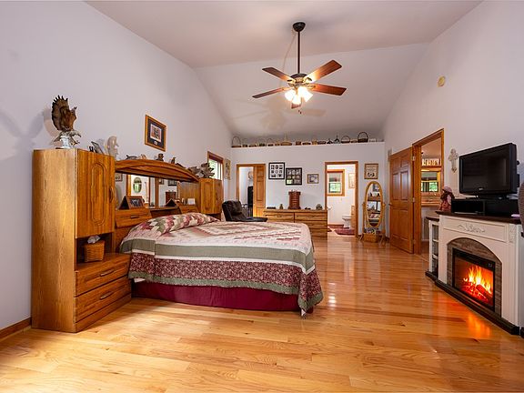27th image of 124 Graystone Dr
