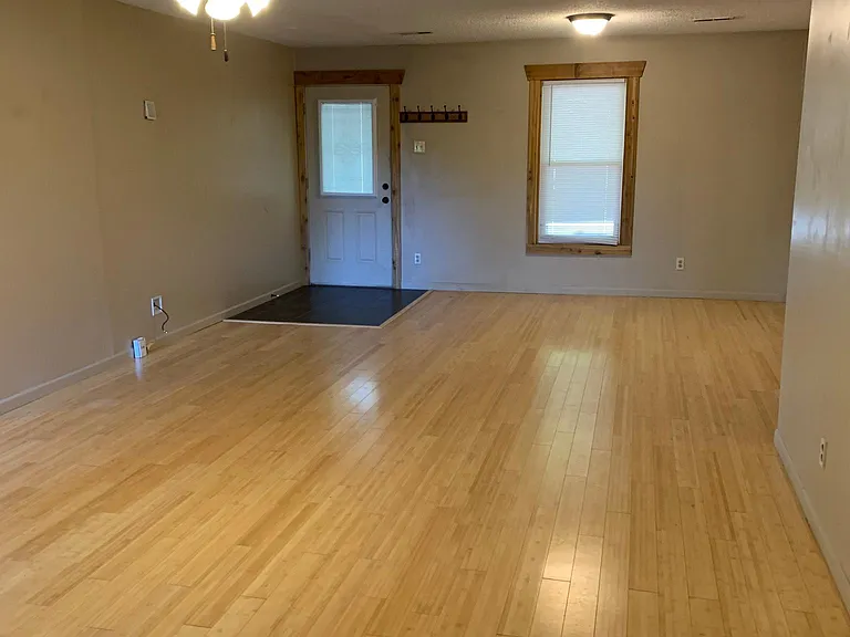 3438 S Clifton Ave — Photo 9