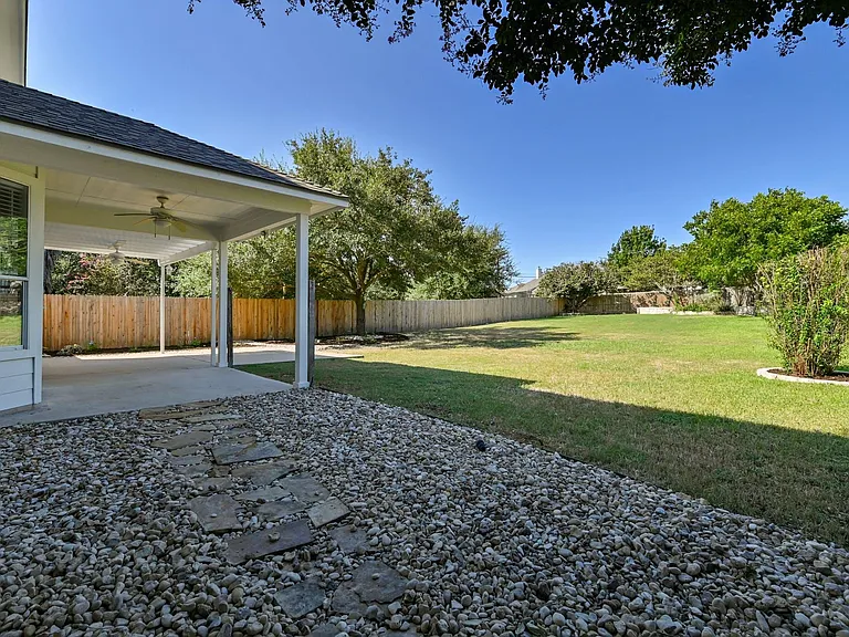 20308 Farm Pond Ln — Photo 34