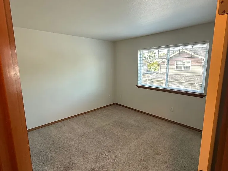 205-211 Thompson Pl — Photo 5