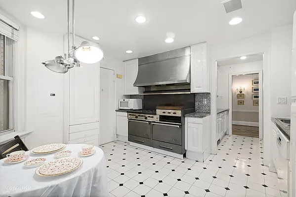 Sold by Corcoran | media 14