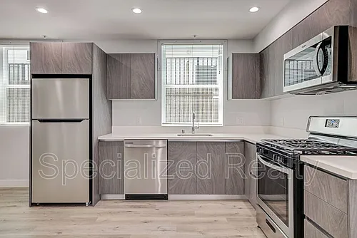5068 Romaine St Photo 1