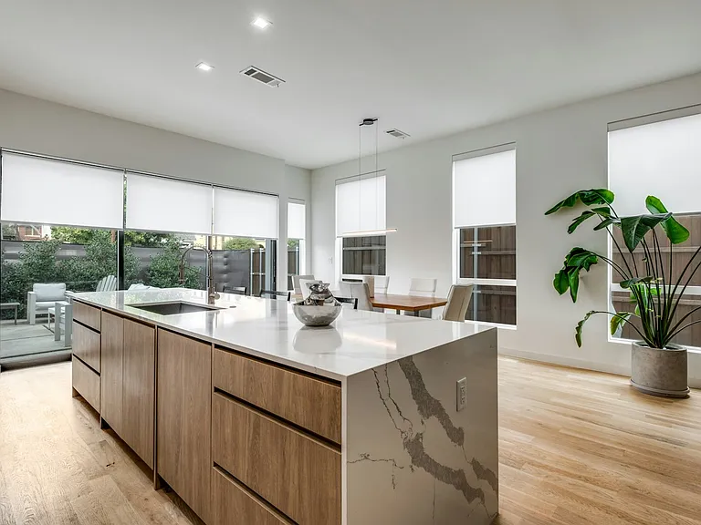 6113 Hudson St — Photo 13