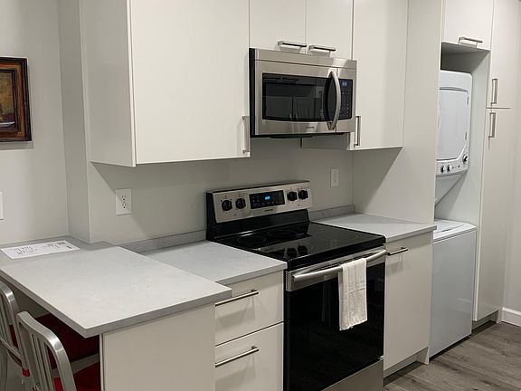 5th image of 870 N Pearl St #870