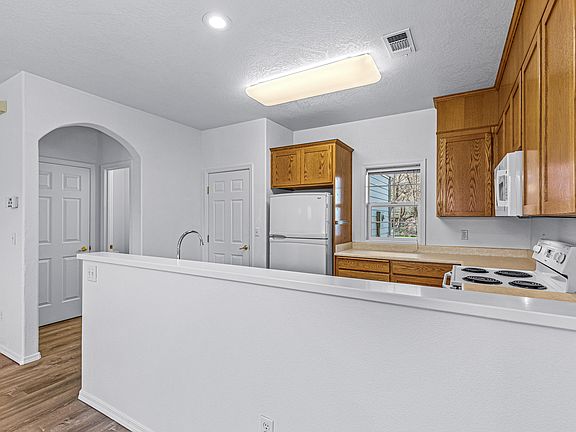 5th image of 431 N Mountain Ave