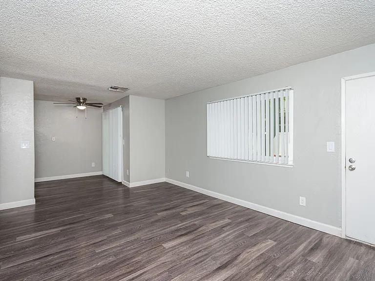 Gold Creek Apartments — Photo 28