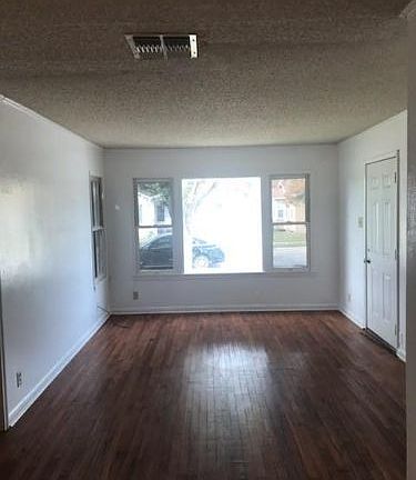 2nd image of 4338 Cambridge Dr