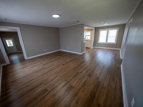 3rd image of 624 Lakeview Dr S