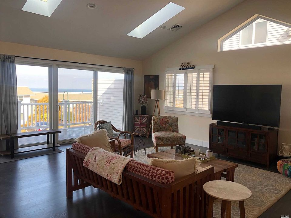 1st image of 3202 Bluffs Dr S