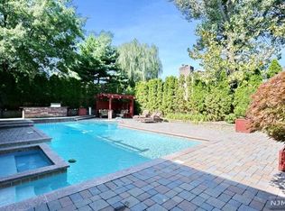 276 Ash St, Englewood Cliffs, NJ 07632