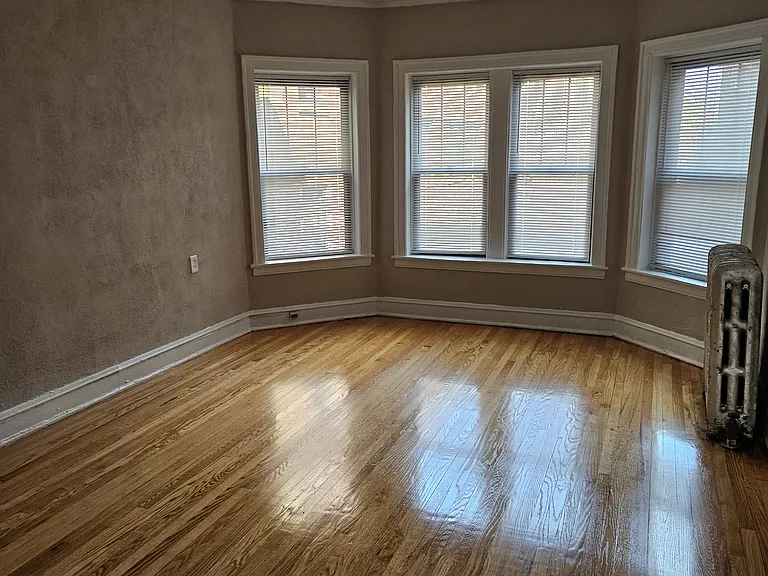 1239 W Greenleaf Ave #1 — Photo 5