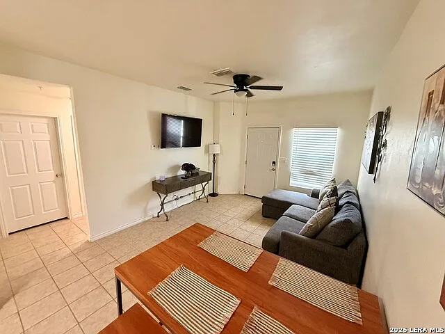 2 bed, 2.0 bath, 880 sqft, $1,500 — Photo 2