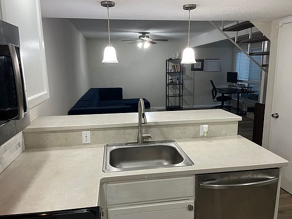 5th image of 3121 Park Ln APT 1126