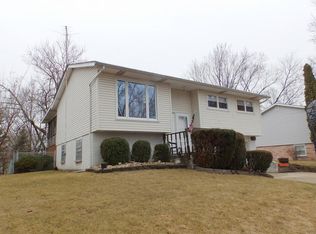 240 Green Ct, Streamwood, IL 60107