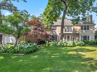 901 Club Cir, Glenview, IL 60025