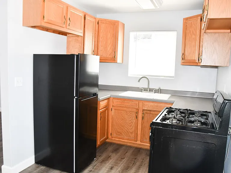 155 N Bitterbush St #B — Photo 6