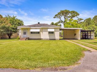 615 1st Ave, Ocean Springs, MS 39564