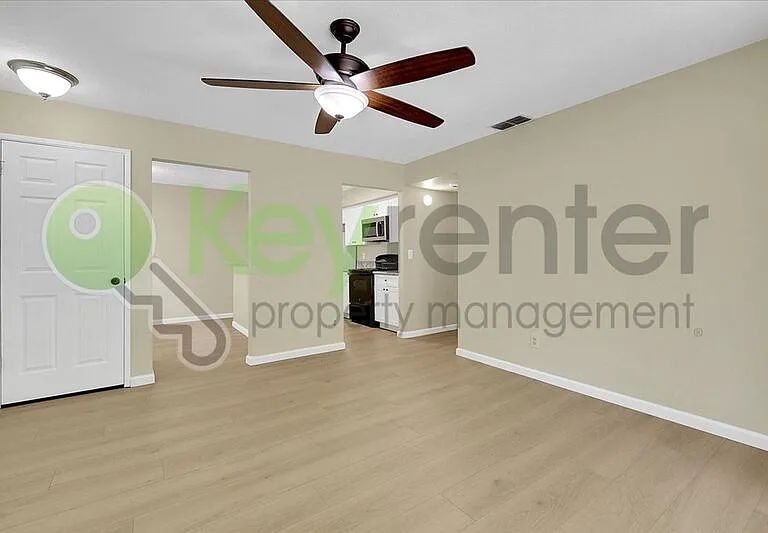 600 Del Verde Cir #2 — Photo 4