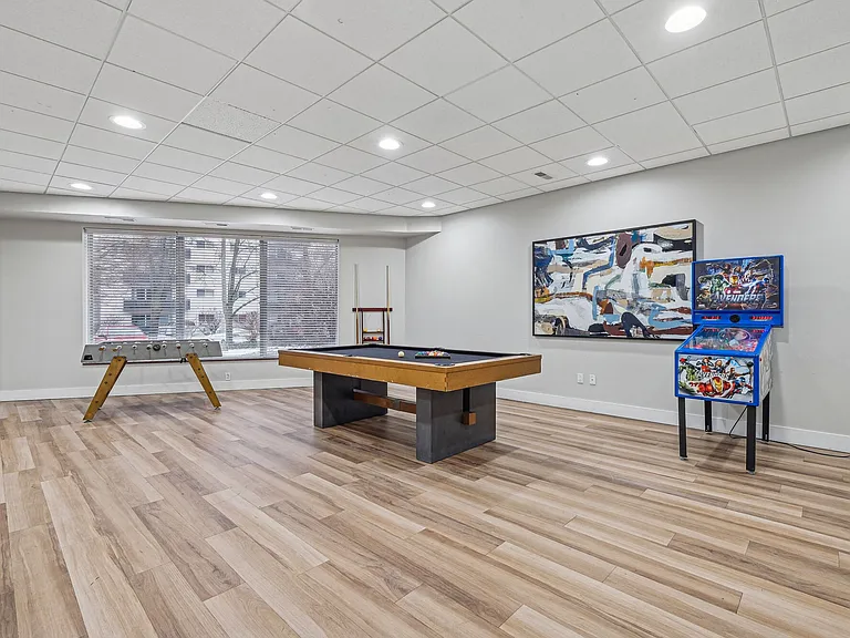 THE VANTAGE APARTMENTS — Photo 18