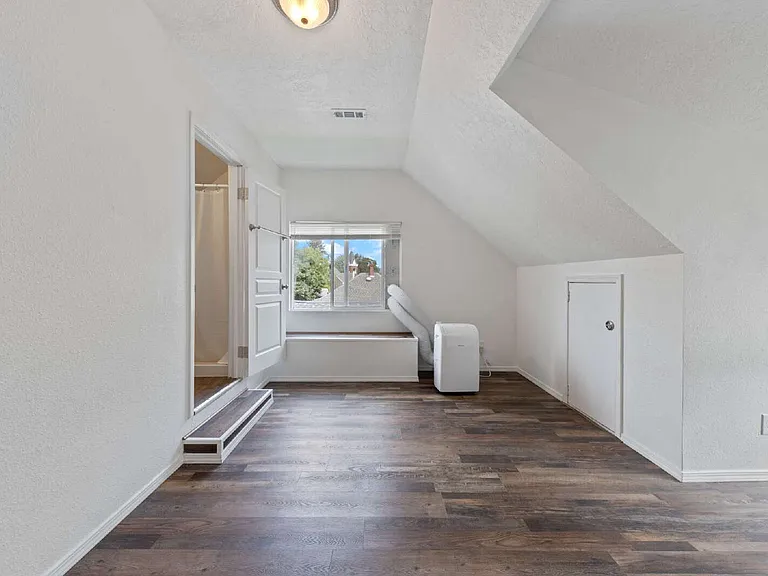 421 S College St #4 — Photo 23