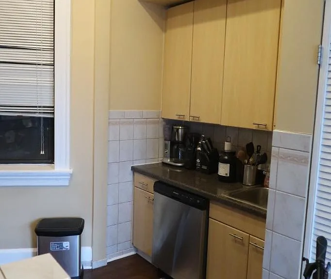 1547 W Blackhawk St #2C — Photo 3