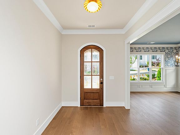 5th image of 805 Southbend Ln