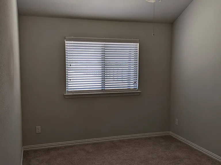 2571 Sarah Ln — Photo 16