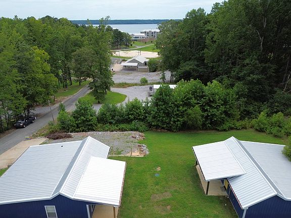 3rd image of 180 Barbara Rd