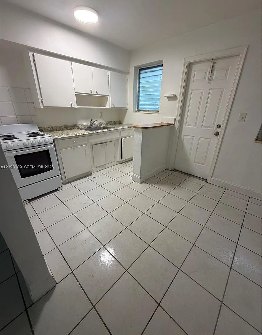 Fulford Heights — Photo 2