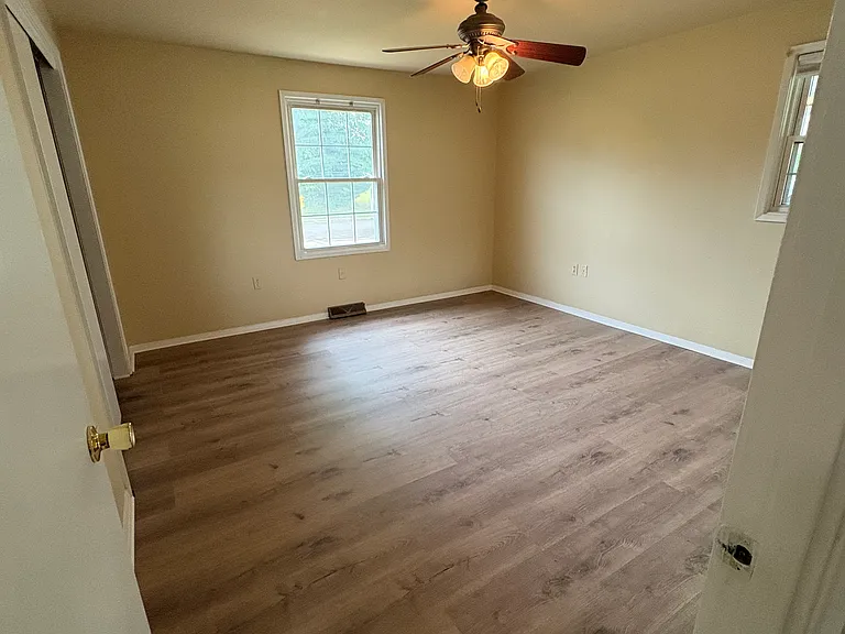 121 Woodgate Cir — Photo 14